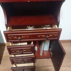 アンティーク調昔でいうところの電話台的な家具ですの画像