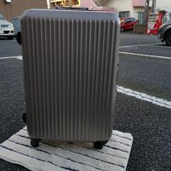 スーツケース2個セットのベージュ
