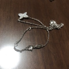 韓国土産のピアス、ネックレスセットの画像