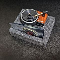 レコードプレーヤー型 カーエアコン用芳香剤の画像