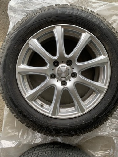 【交渉成立】【ホイール超美品❗️】215/60R17 DUNLOP(ダンロップ) スタッドレスタイヤ WINTER MAXX 02（走行少バリ山）