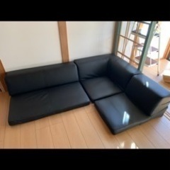 新品！3人掛けローソファ黒の画像