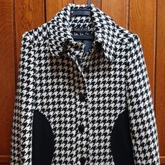 千鳥格子が可愛いクラシカルなチェスターコートの画像