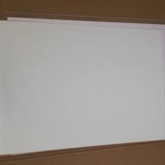 全紙大(110×79cm)の画用紙8枚を譲ります。