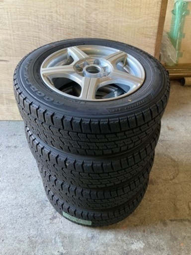 スタッドレスタイヤ　アイスナビゼアⅡ