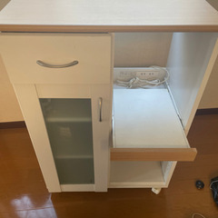 レンジ台兼食器棚の画像