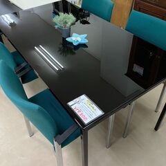 ガラス天板テーブルがお洒落！