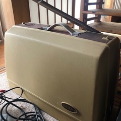 古いミシンとロックミシン