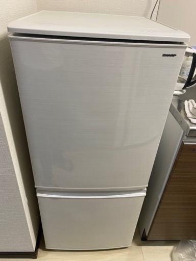 SHARP 冷蔵庫。