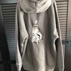 グレーのパ－カ－の画像