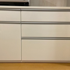 キッチンカウンター　食器棚