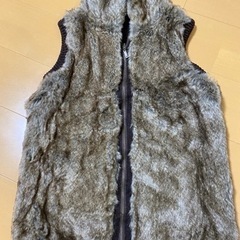 フェイクファーベストの画像