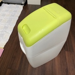 近隣配達可❣️アップリカ　におわなくてポイ❣️本体のみ  ゴミ箱