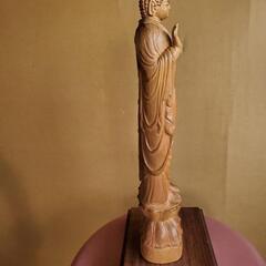 木彫りの観音菩薩象の画像