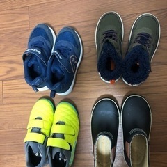 キッズのくつ