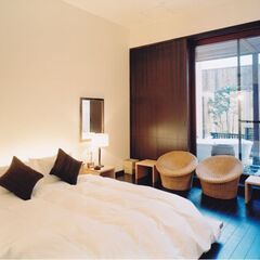 日払い可！18時～21時（22時）までカフェ（6席）ホールと客室（13室）夕食のお手伝いの画像