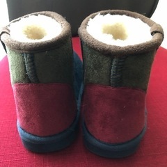 【再々値下げ！未使用品】ムートンブーツ・14.５センチの画像