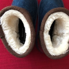 【再々値下げ！未使用品】ムートンブーツ・14.５センチの画像