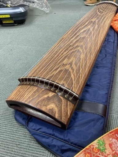 ?和楽器 琴 猫脚 琴柱 ケース付き 弦楽器 舌絵柄 花 和柄 箏 メーカー不明?