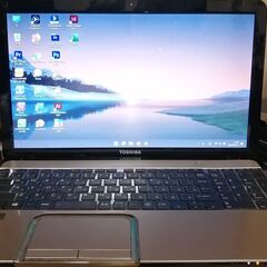 東芝ノートパソコン i7（中古）、8GBのメモリ、SSD240GB、15.6画面、Intel HDグラフィックス4000、Bluetooth, HDMI、Usb 3.0、Windows11,Photoshop2021,Illustrator2021,Premiere2020,Office2021等。
