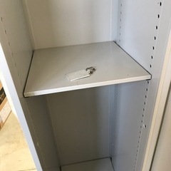 ★オカムラのスチールロッカー・鍵付き・お引き取りにお見えいただける方にお譲り致します。の画像