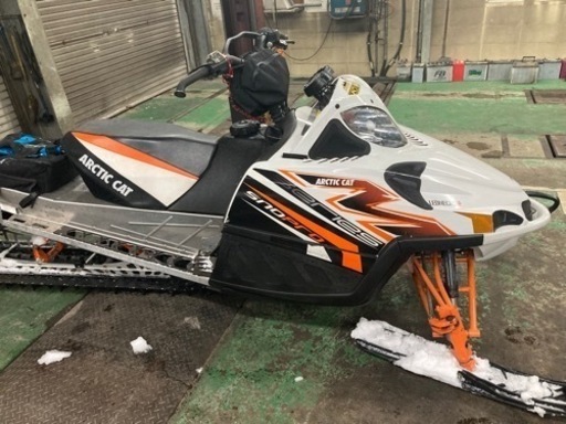 arctic cat スノーモービル