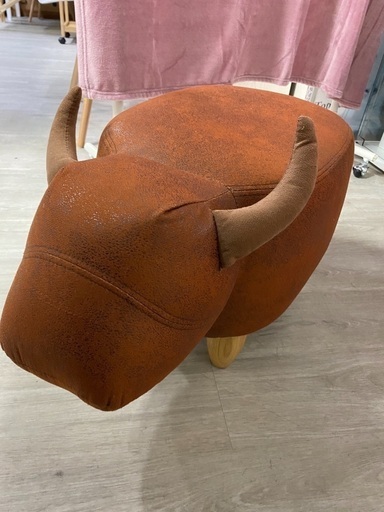 椅子オブジェ牛
