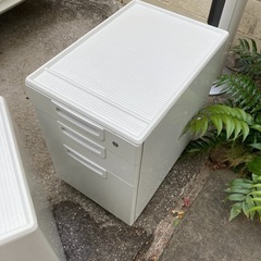 会社でいらなくなったラックの画像