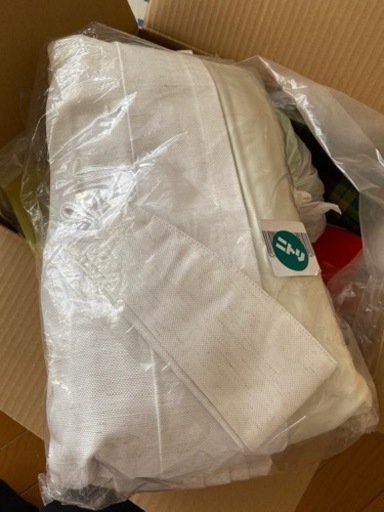 （現金手渡し）未使用に近い　ニトリ遮光1級・遮熱・遮音カーテン(レーベル　アイボリー　100X200X2)