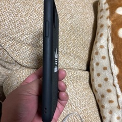 adidas iPhone11ケースの画像
