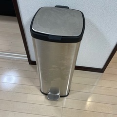 ペダル式ゴミ箱 30Lの画像