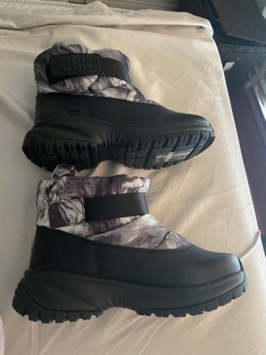 靴 UGG YOSE PUFF MARBLE