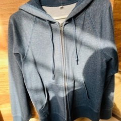 UNIQLO 紺　パーカー