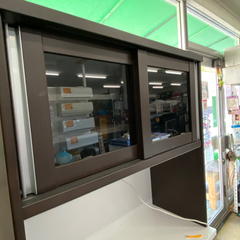 【人気】スライド式食器棚　リサイクルショップ宮崎屋佐土原店R4.1.19の画像