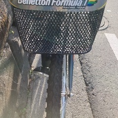 後輪パンクBenetton Formula 1 変速ジュニア自転車の画像
