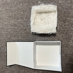 シャネル 箱 ショッピングバッグの画像
