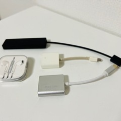 4ポートハブ / 変換アダプタ2つ / Apple純正イヤホン