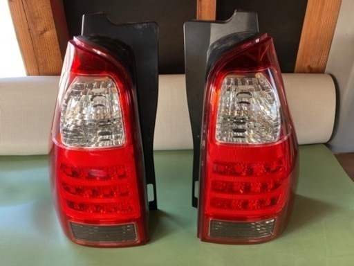 ハイラックスサーフ215後期　純正テールランプ