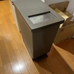 ゴミ箱二つあげますの画像