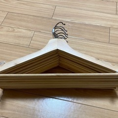 IKEA無垢材ハンガー10本セット（合計60本あります）
