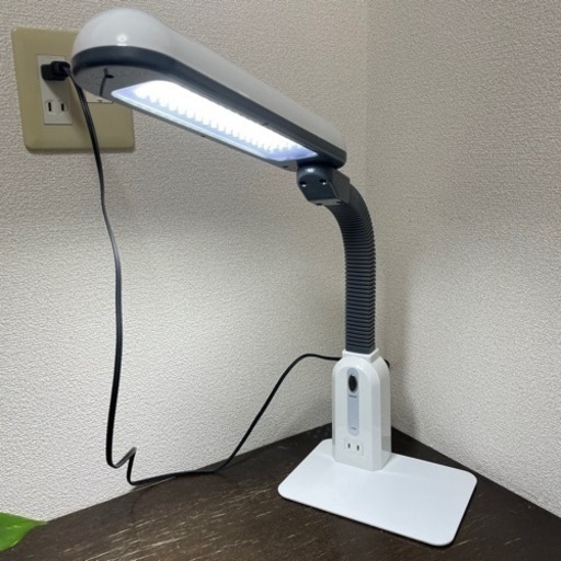 美品　LEDスタンドライト