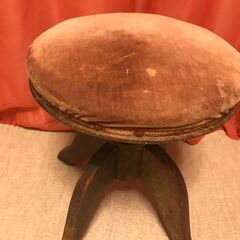 【無料】骨董市で購入したアンティークピアノ椅子