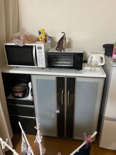 食器棚、レンジ、トースター