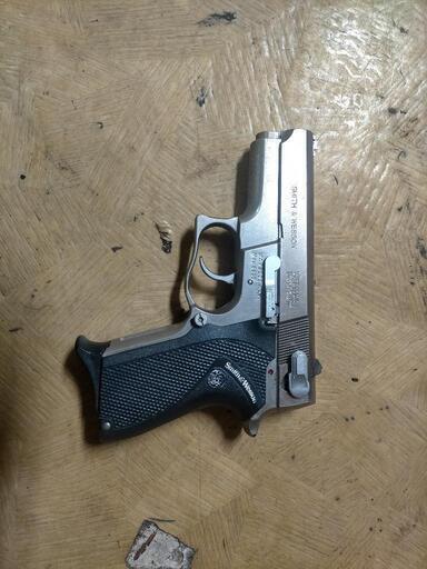 ガスガン　ガス銃 ①