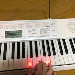 お譲り先決まりました。電子ピアノ　光ナビゲーションの画像