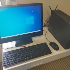 Gateway デスクトップ型パソコンと、 IODATAワイドディスプレイの画像