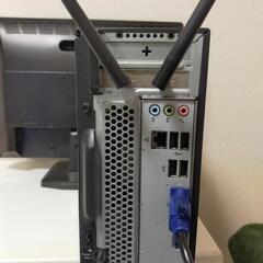 Gateway デスクトップ型パソコンと、 IODATAワイドディスプレイの画像