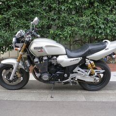 ヤマハ　XJR1200(平成9年式)　車検付き(令和5年7月まで)　社外マフラー　LEDヘッドライト　タイヤ前後バリ山　名義変更後引き渡しのみの画像