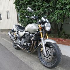 ヤマハ　XJR1200(平成9年式)　車検付き(令和5年7月まで)　社外マフラー　LEDヘッドライト　タイヤ前後バリ山　名義変更後引き渡しのみの画像