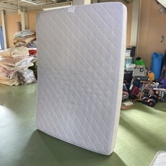 ダブルベットのポケットコイルマットレス